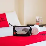 Reddoorz Near Manhattan Times Square Medan 2