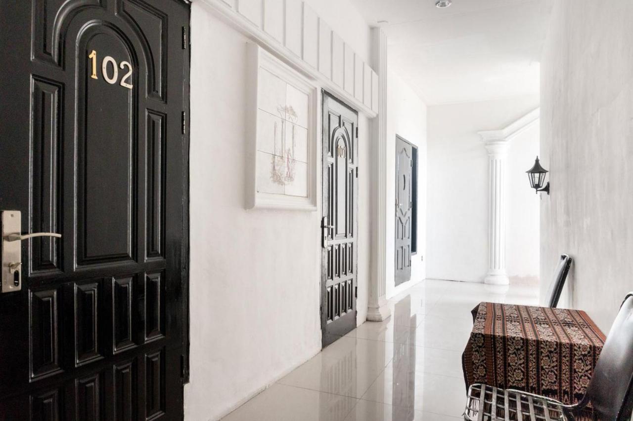 Rumah tetamu Reddoorz Near Manhattan Times Square 2 Medan